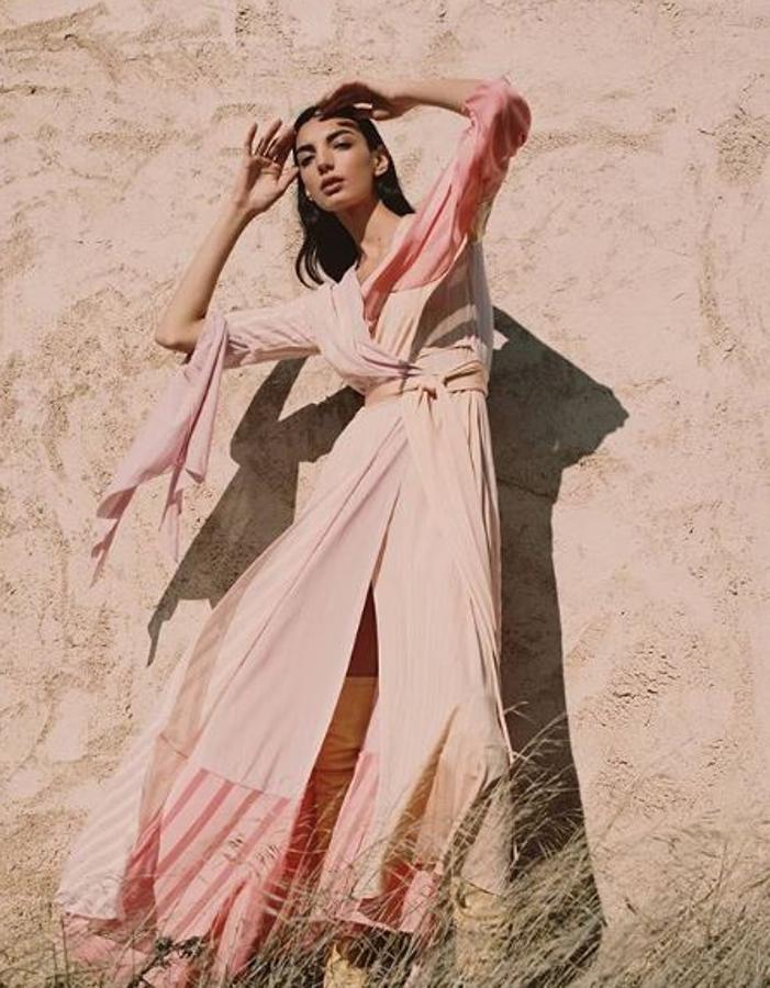 La zona de palomares de la localidad zamorana de Villarrín de Campos ha sido el escenario elegido por la fotógrafa londinense Anya Holdstock para fotografiar para 'Vogue' la nueva colección Primavera-Verano 2020 de la firma española.