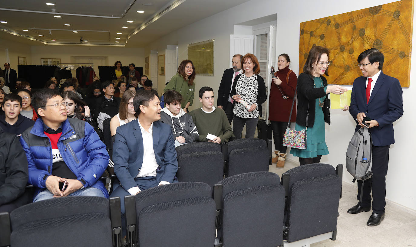 La Casa Junco acoge una exposición sobre Vietnam.