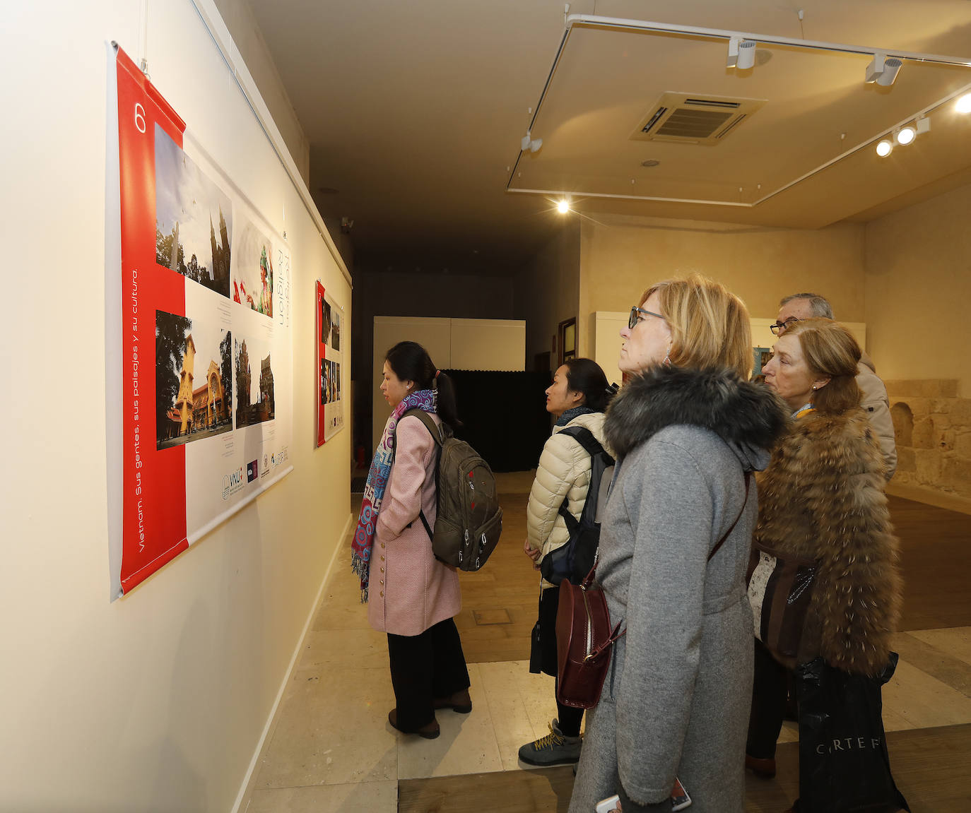 La Casa Junco acoge una exposición sobre Vietnam.