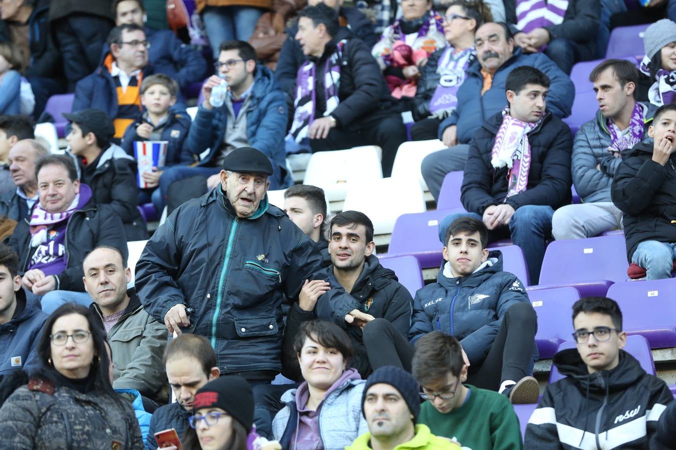 Si has estado en el estadio José Zorrilla presenciando el partido Real Valladolid-Villarreal, puede que la cámara de nuestro fotógrado te haya «pillado»