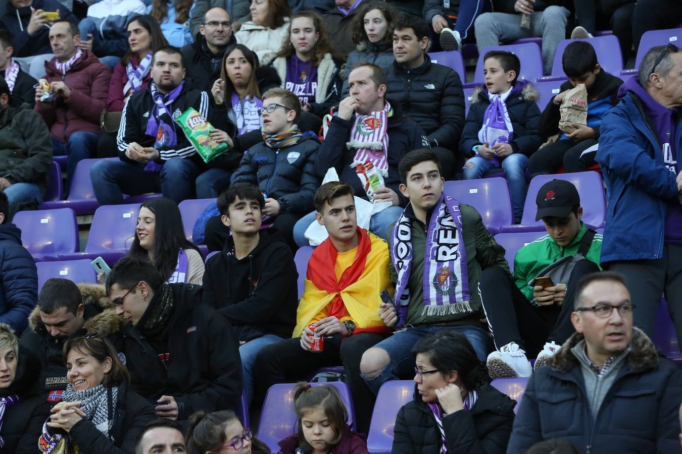 Si has estado en el estadio José Zorrilla presenciando el partido Real Valladolid-Villarreal, puede que la cámara de nuestro fotógrado te haya «pillado»