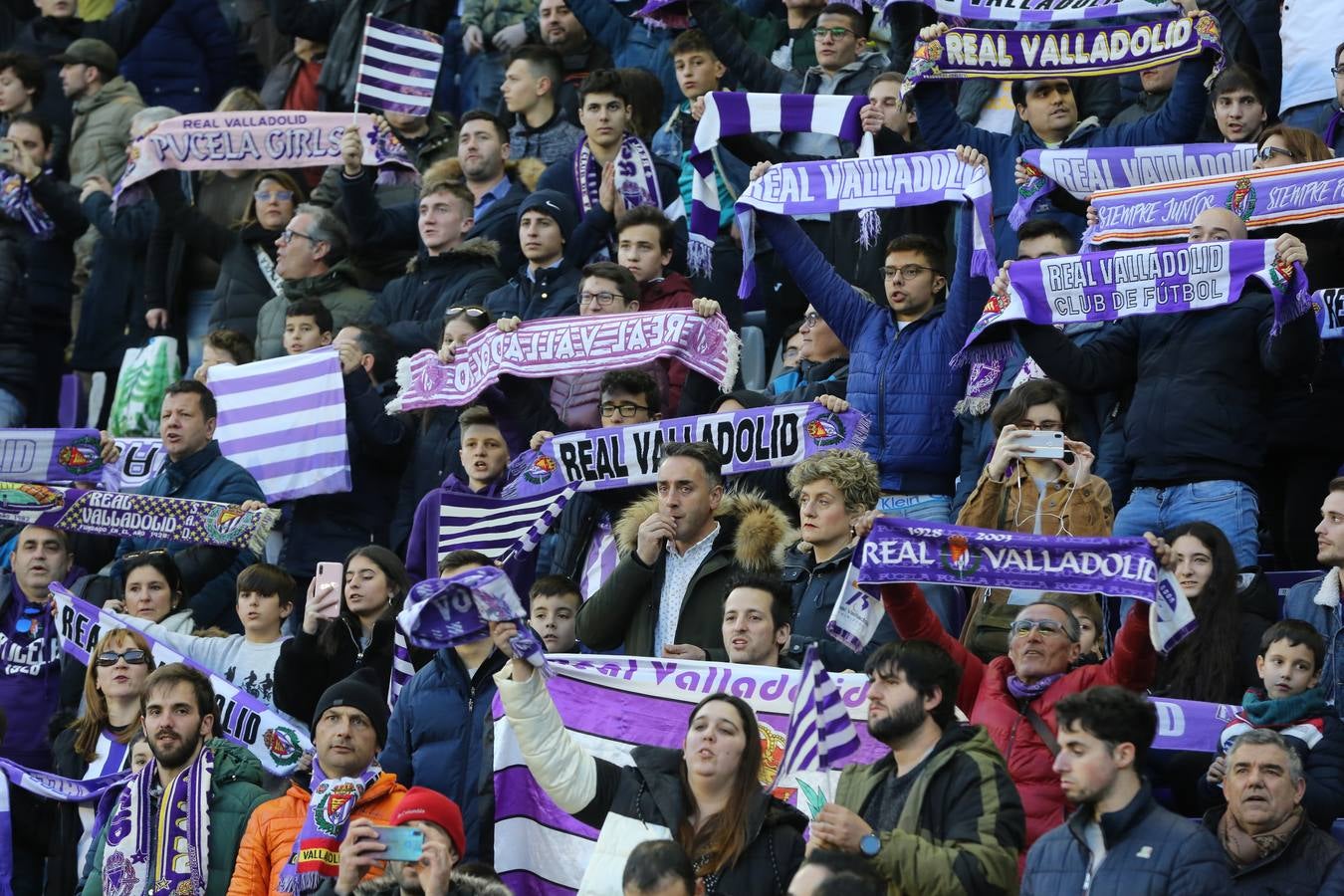 Si has estado en el estadio José Zorrilla presenciando el partido Real Valladolid-Villarreal, puede que la cámara de nuestro fotógrado te haya «pillado»