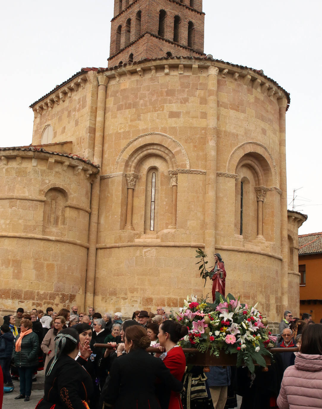 El barrio de San Lorenzo celebra Santa Águeda 