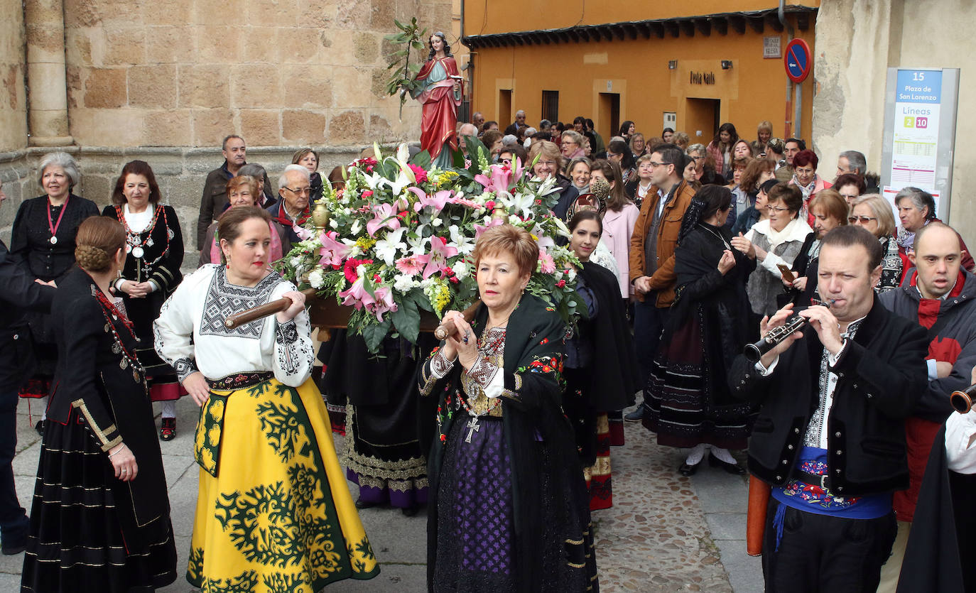 El barrio de San Lorenzo celebra Santa Águeda 