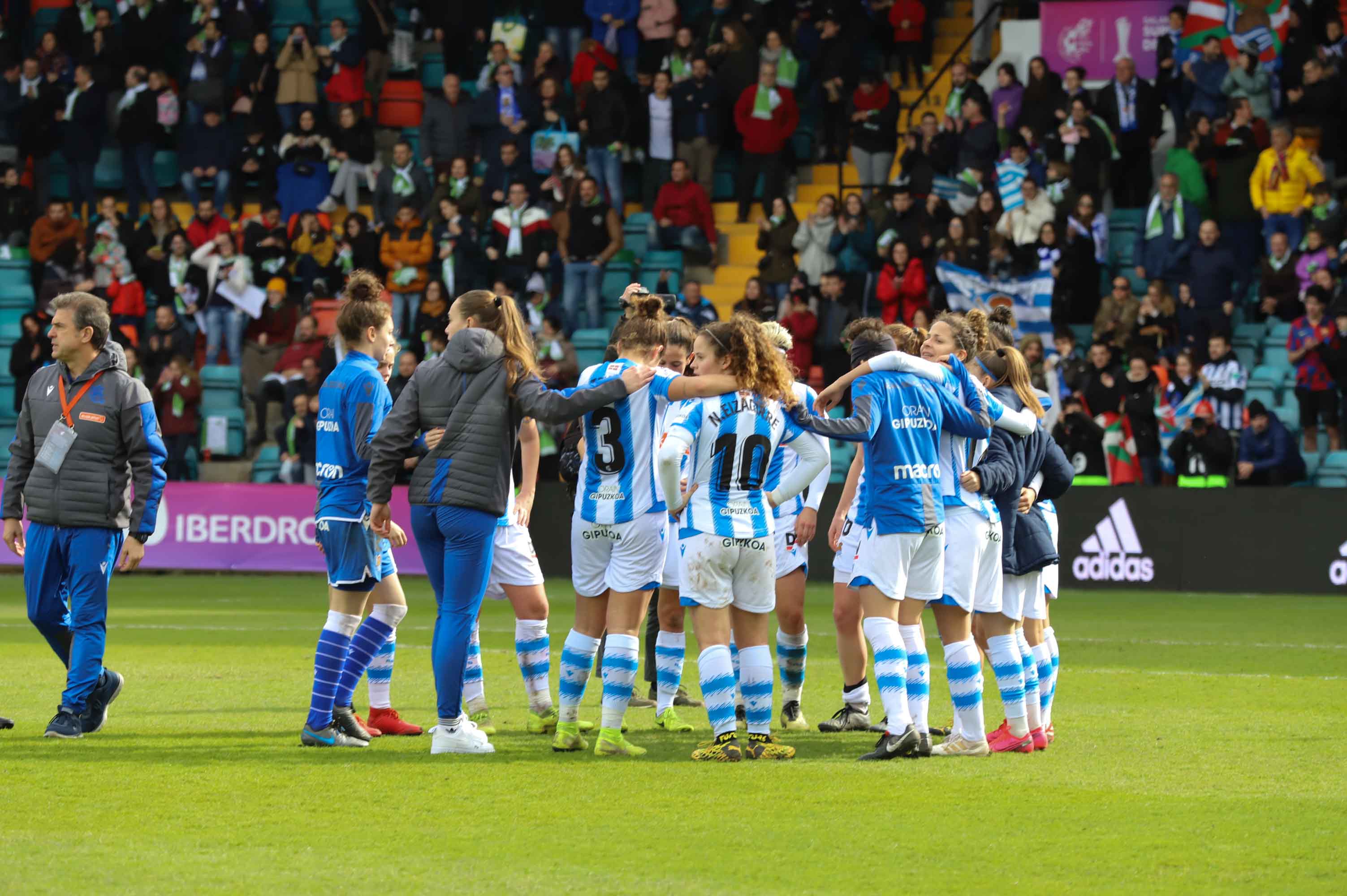 El equipo catalán se muestró muy superior desde el primer minuto a la Real Sociedad con cuatro goles de Marta Torrejón, MVP de la gran final celebrada en el estadio Helmántico