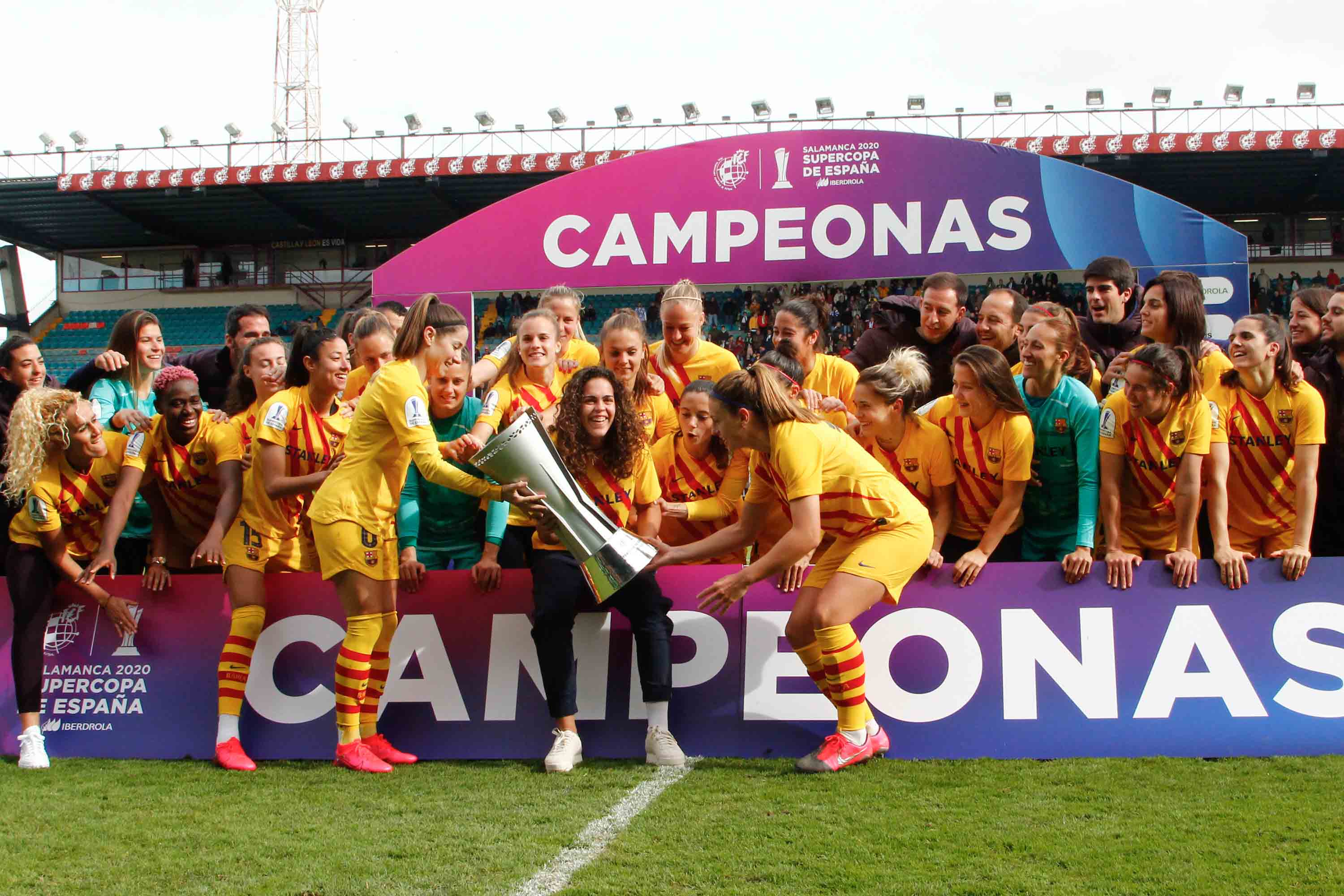 El equipo catalán se muestró muy superior desde el primer minuto a la Real Sociedad con cuatro goles de Marta Torrejón, MVP de la gran final celebrada en el estadio Helmántico