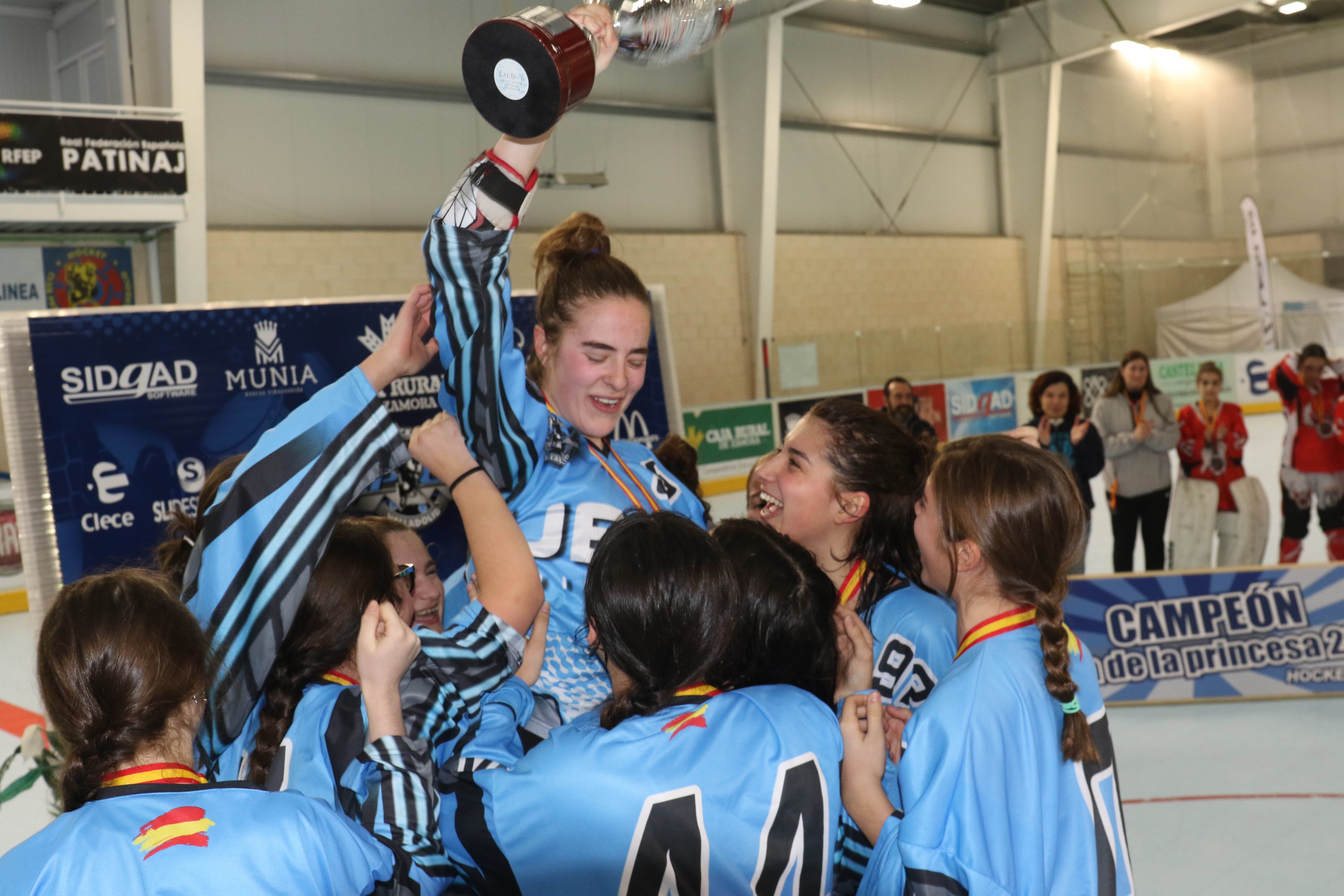 Las vallisoletanas se alzaron con el título en un 1-0 contra el Fénix PL Madrid. 