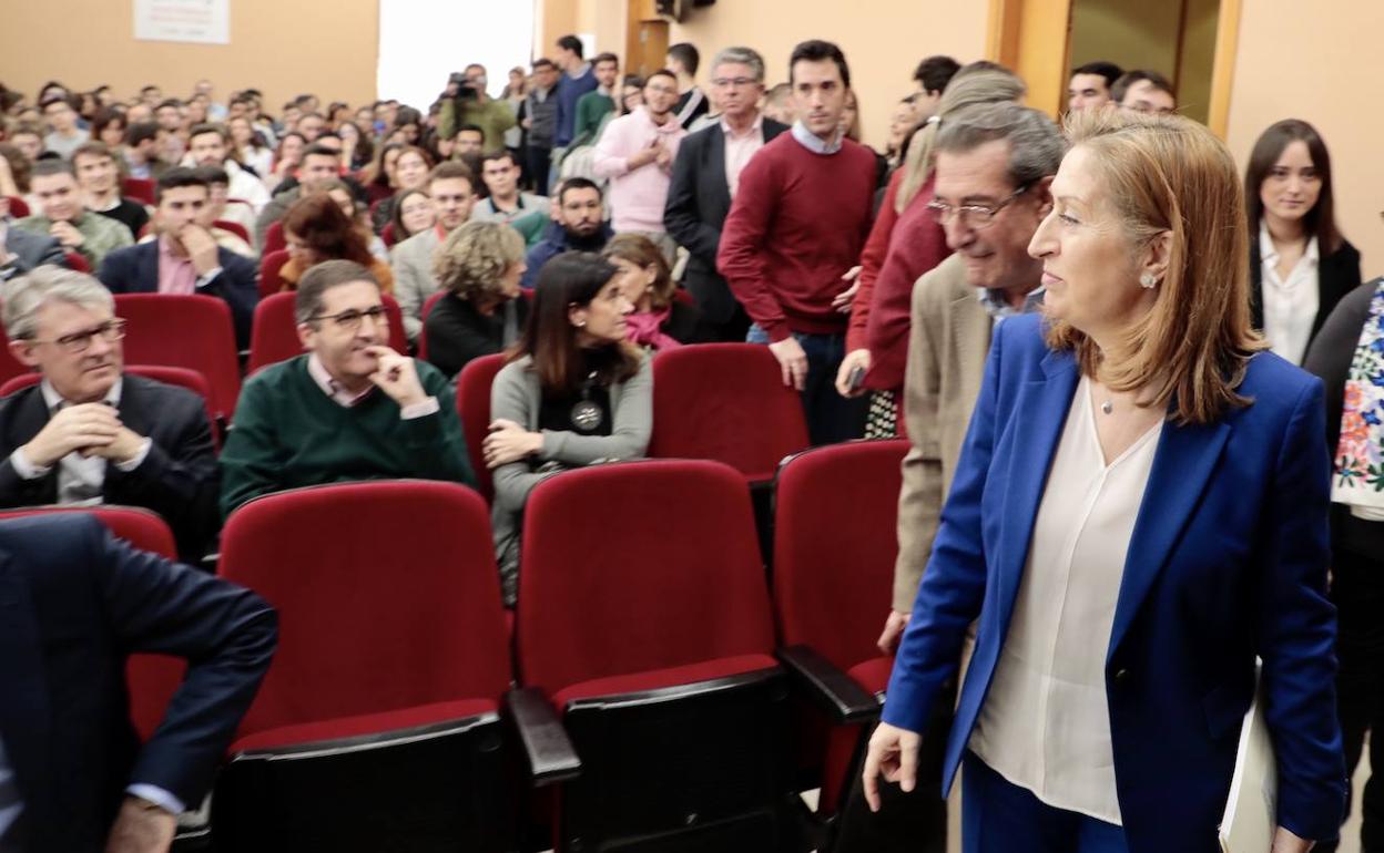 Ana Pastor asu llegada a la Facultad de Derecho. 