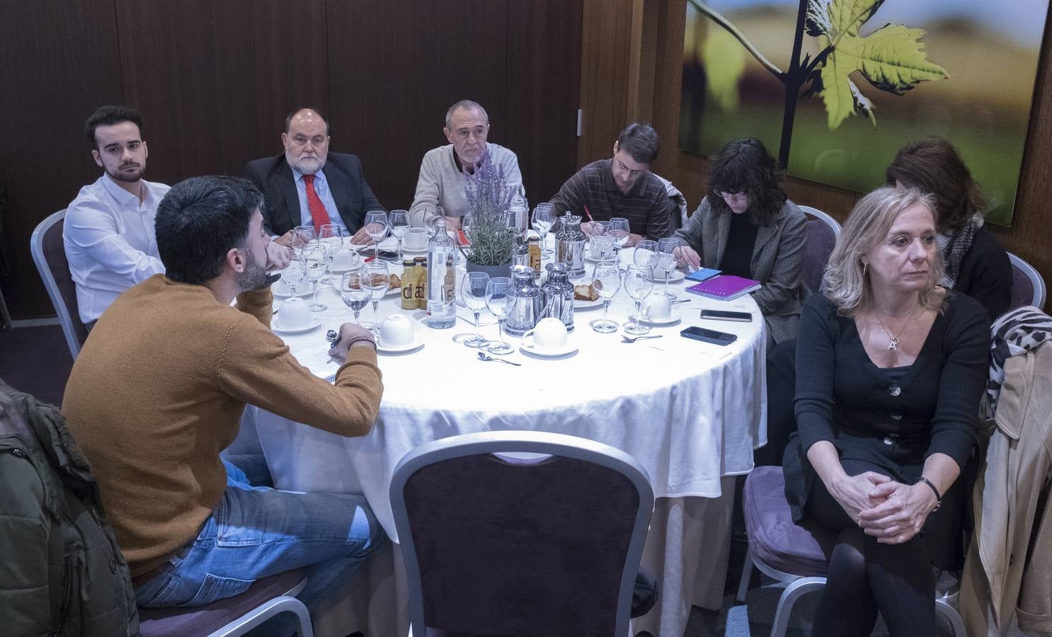 El obispo auxiliar de Valladolid defiende en el Foro de El Norte una visión más humanista de la sociedad y la economía basada en el respeto a las ideas de los demás.