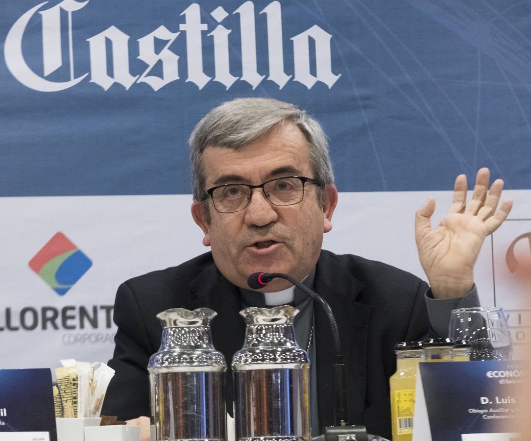 El obispo auxiliar de Valladolid defiende en el Foro de El Norte una visión más humanista de la sociedad y la economía basada en el respeto a las ideas de los demás.