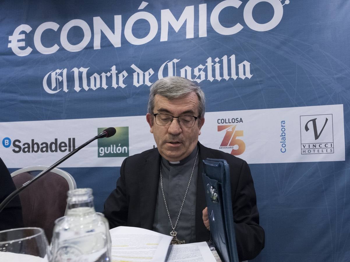 El obispo auxiliar de Valladolid defiende en el Foro de El Norte una visión más humanista de la sociedad y la economía basada en el respeto a las ideas de los demás.