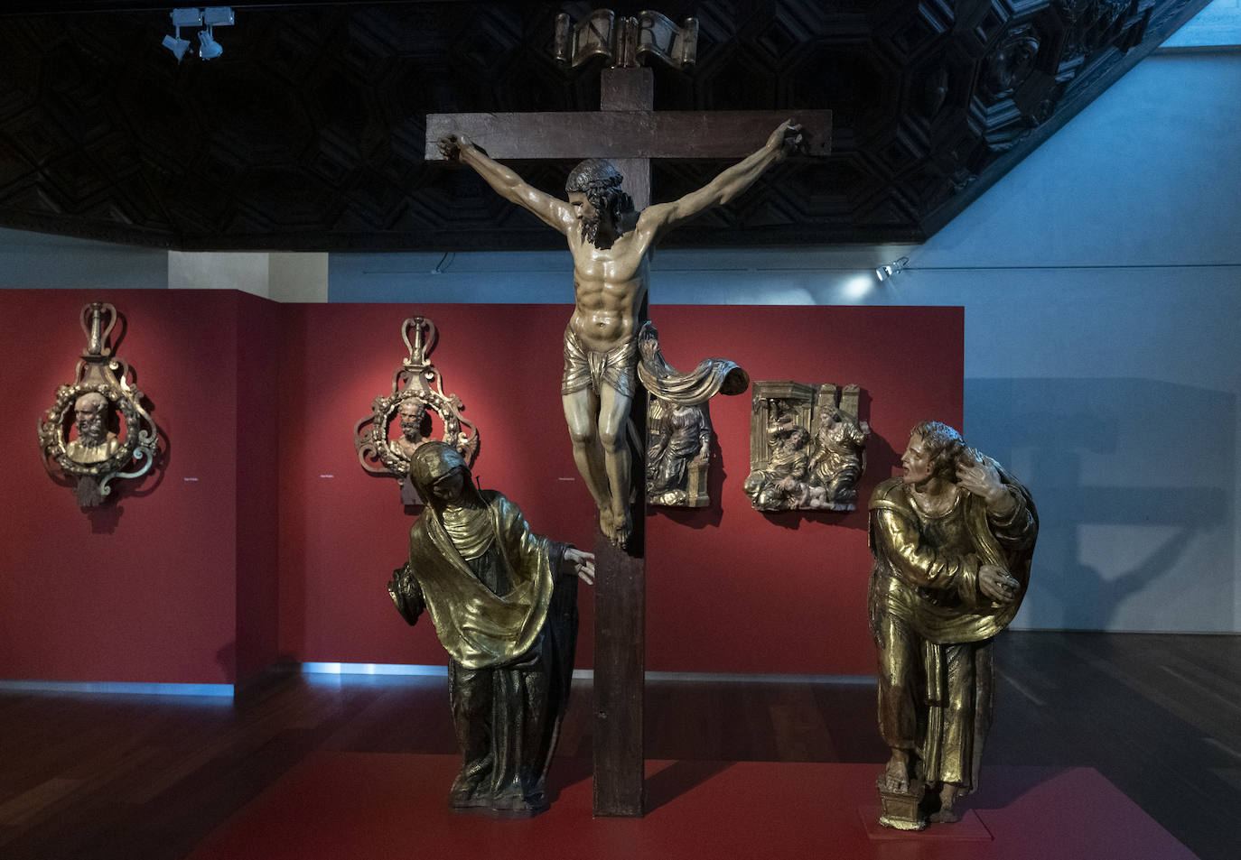 Las piezas, procedentes de la vallisoletana iglesia de Santiago, han sido recuperadas por técnicos del museo y del Centro de Conservación y Restauración de Bienes Culturales de la Junta de Castilla y León. 