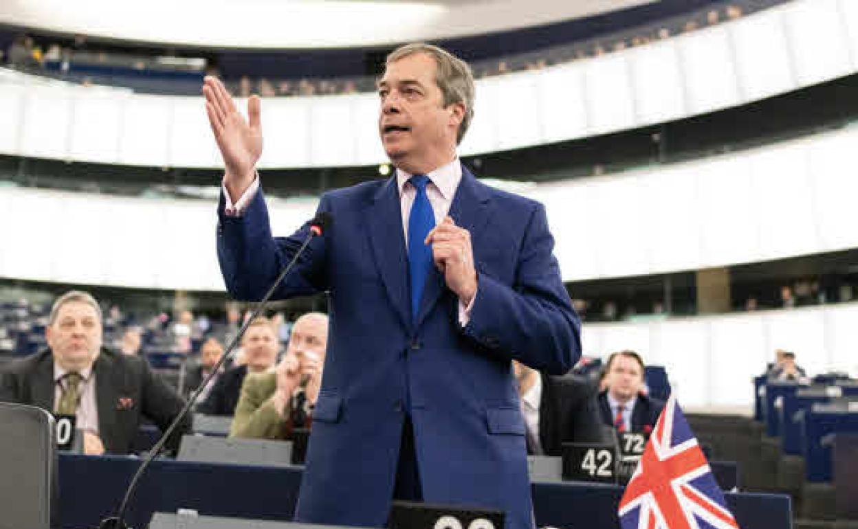 Nigel Farage, impulsor del Brexit, durante un debate en el Parlamento Europeo 