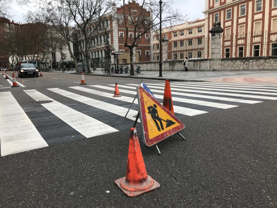 El Ayuntamiento de Valladolid ha estrenado este jueves un nuevo carril bici que unirá el Paseo de Zorrilla con la Plaza de Colón a través del paseo de Filipinos