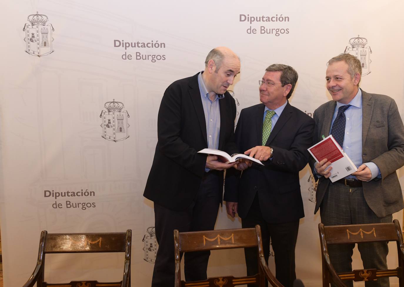 Presentación del libro 'La Despoblación del Mundo Rural', por parte del presidente de la Diputacion, César Rico (C), el cronista de la provincia, René Payo (D), y el autor, Fernando García-Moreno Rodríguez.