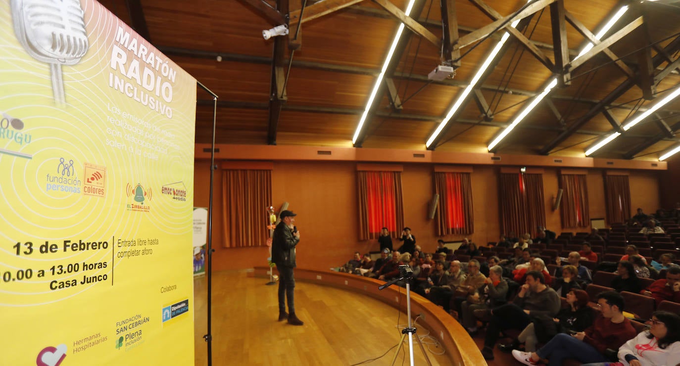 Maratón inclusivo en el día de la radio en el centro cultural provincial de Palencia.