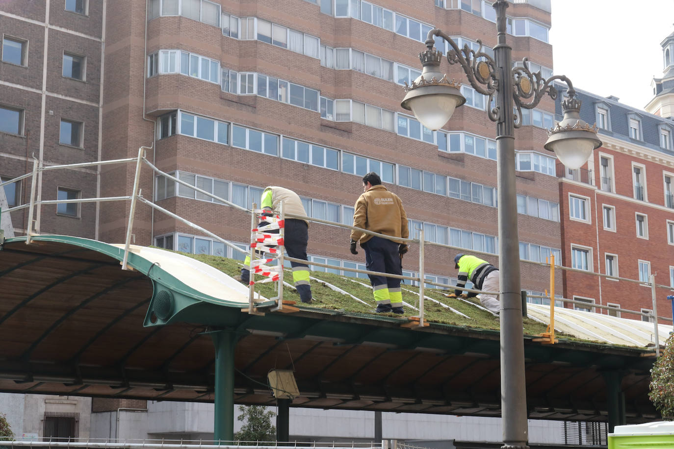 El proyecto europeo URBAN GreenUP, coordinado por el Centro Tecnológico CARTIF, pone en marcha las obras de renaturalización de la marquesina de la Plaza España de Valladolid.