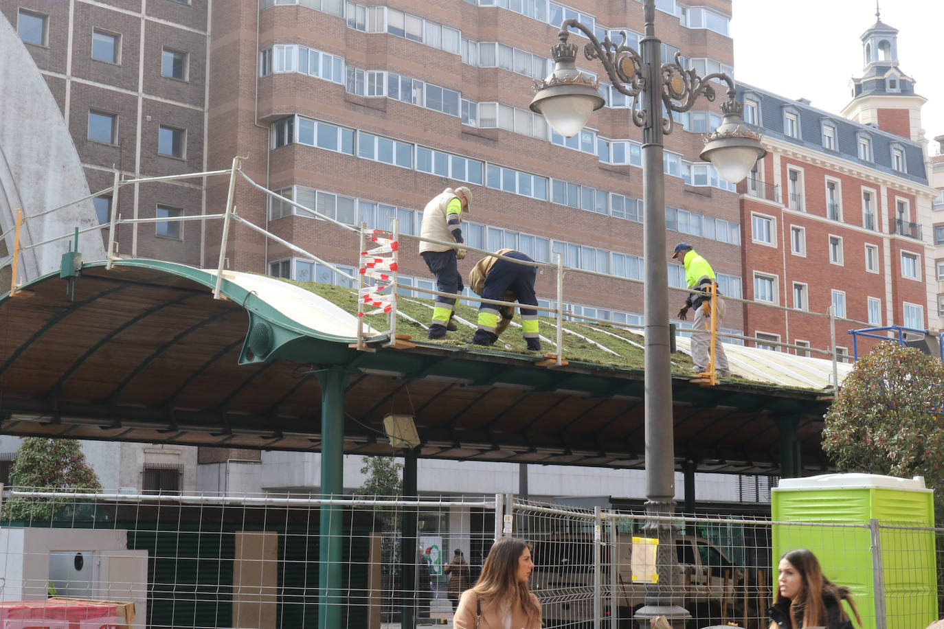 El proyecto europeo URBAN GreenUP, coordinado por el Centro Tecnológico CARTIF, pone en marcha las obras de renaturalización de la marquesina de la Plaza España de Valladolid.