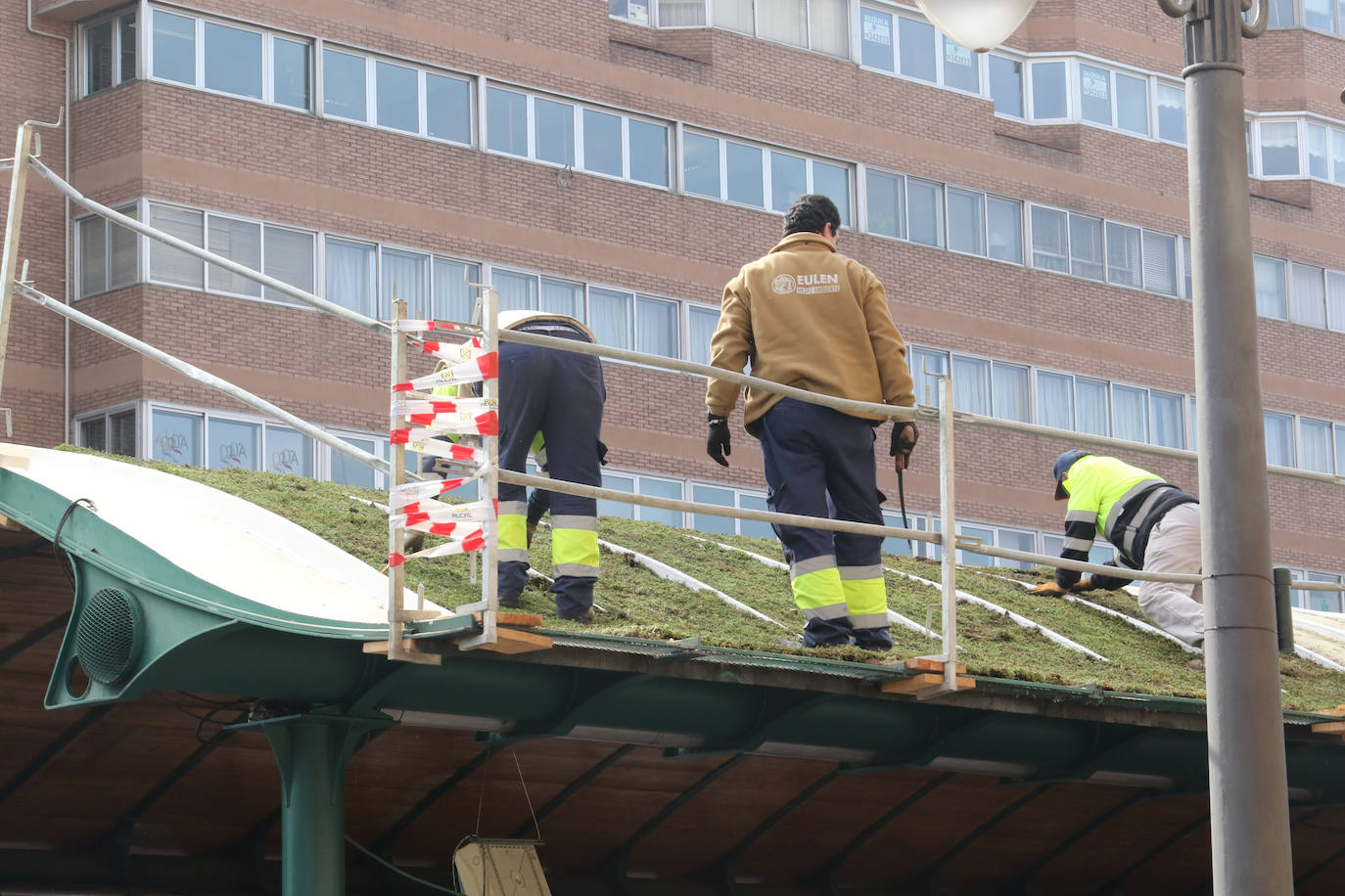 El proyecto europeo URBAN GreenUP, coordinado por el Centro Tecnológico CARTIF, pone en marcha las obras de renaturalización de la marquesina de la Plaza España de Valladolid.