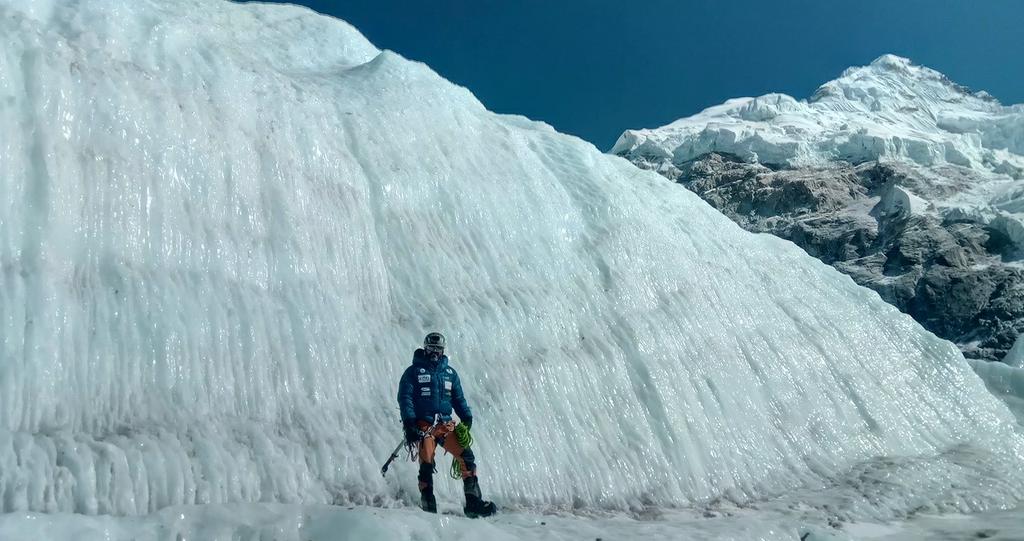 El leonés Sergio Pérez Fernández participa en la expedición de Álex Txikon para asaltar la cima más alta del mundo, el Everest. El montañero participa en la expedición 'Road to Himalayas' que espera hacer cima a partir del día 20.