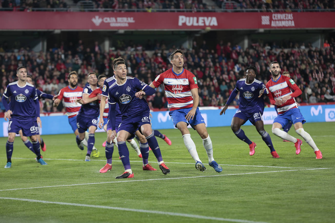 El Granada se lleva la victoria por 2-1 con una remontada in extremis. 