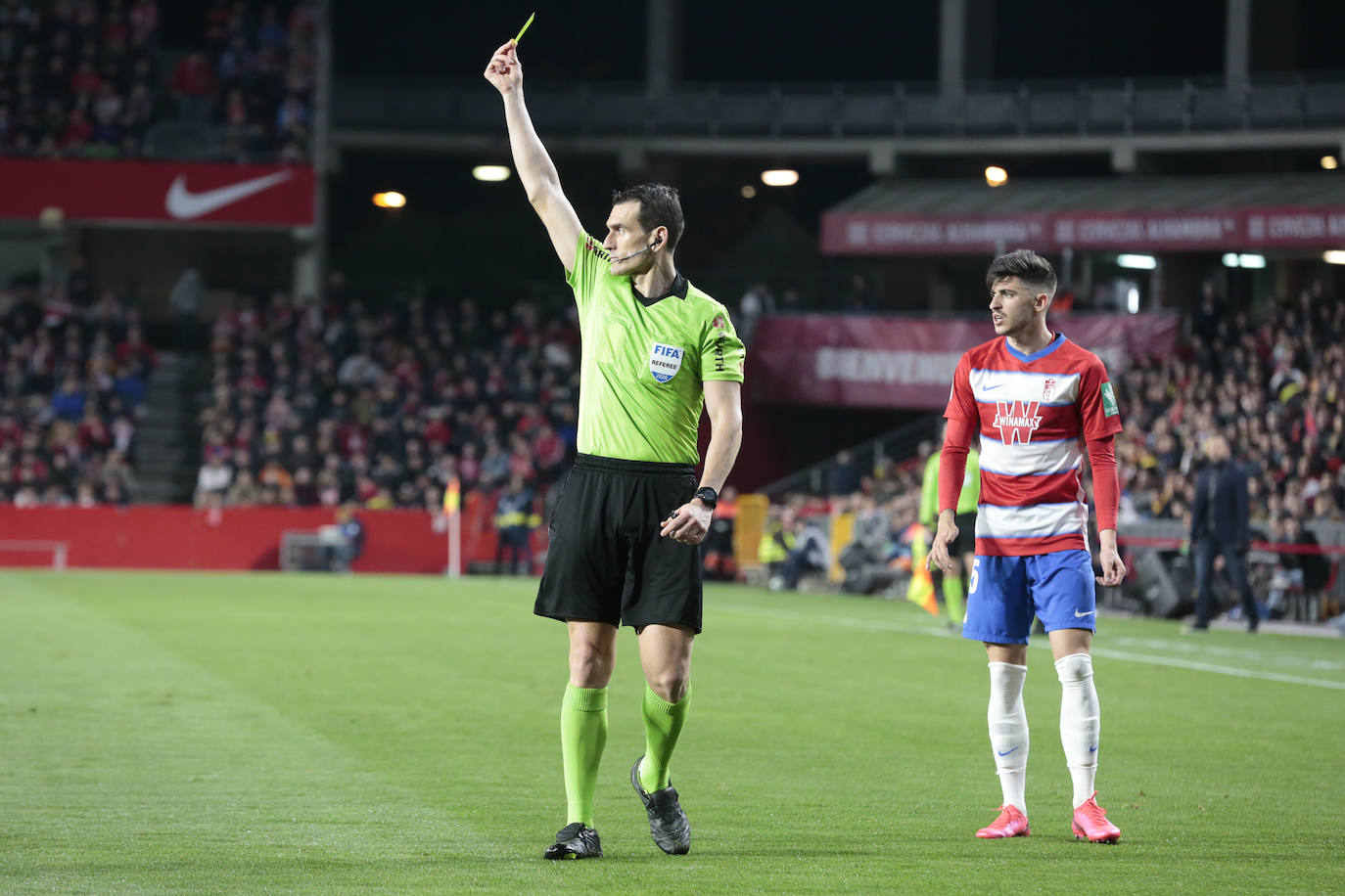 El Granada se lleva la victoria por 2-1 con una remontada in extremis. 