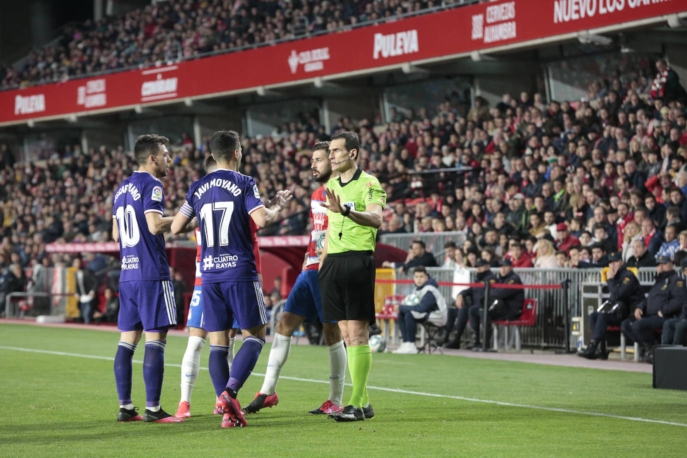 El Granada se lleva la victoria por 2-1 con una remontada in extremis. 
