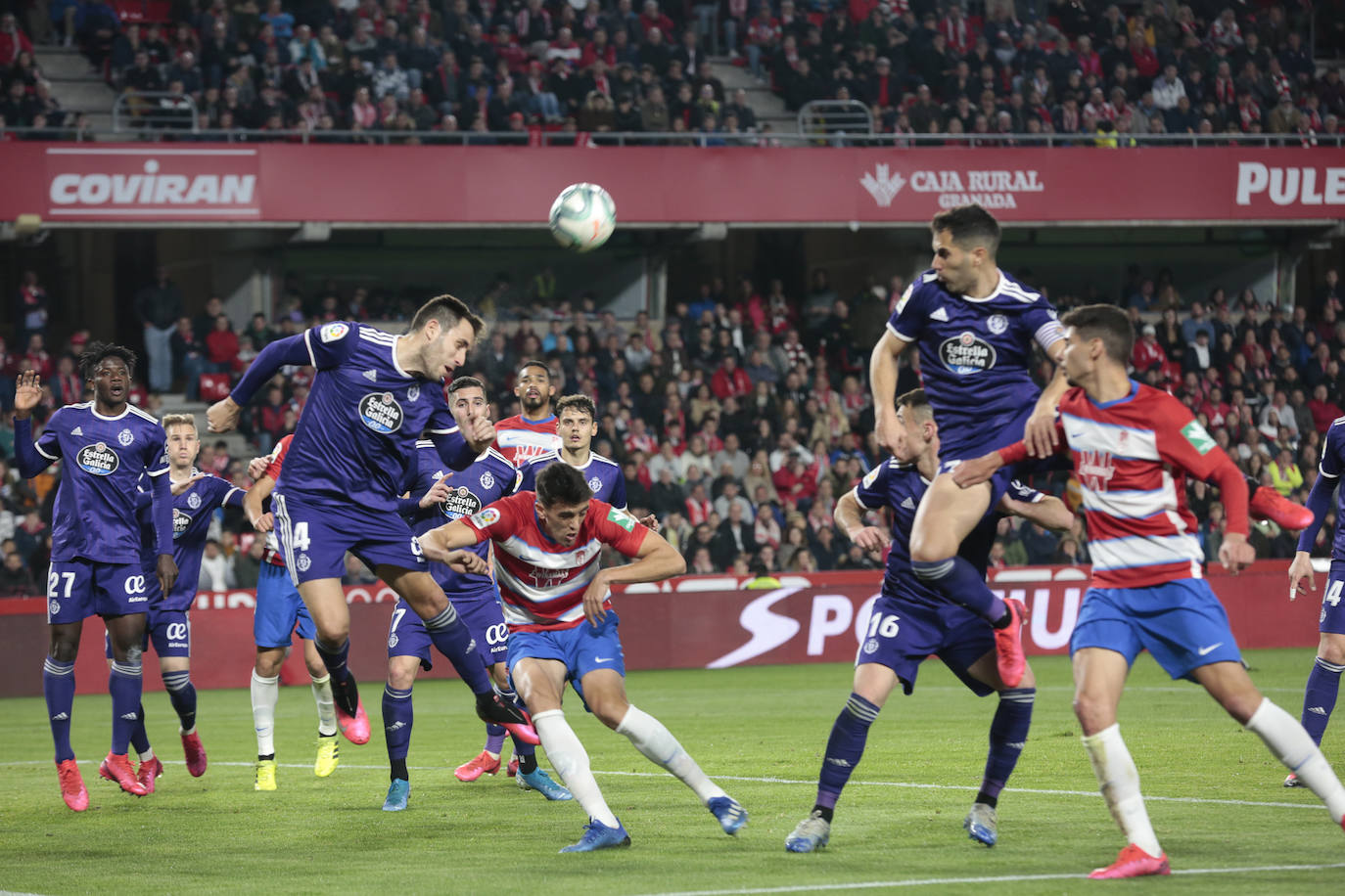 El Granada se lleva la victoria por 2-1 con una remontada in extremis. 