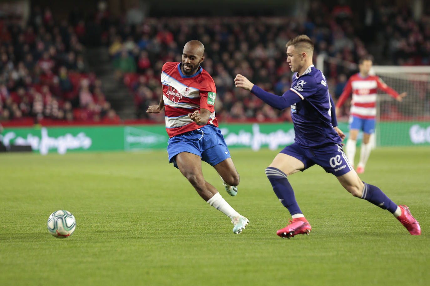 El Granada se lleva la victoria por 2-1 con una remontada in extremis. 