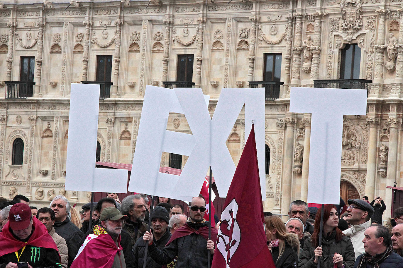 Fotos: Miles de leoneses salen a la calle para reivindicar un futuro para la provincia