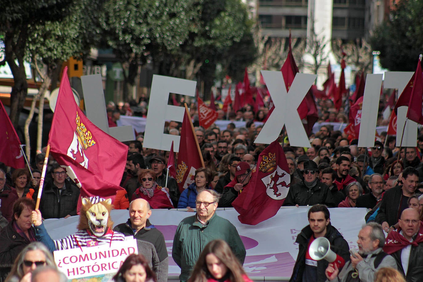 Fotos: Miles de leoneses salen a la calle para reivindicar un futuro para la provincia