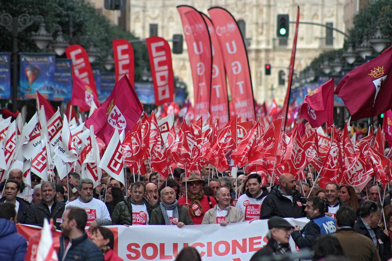 Fotos: Miles de leoneses salen a la calle para reivindicar un futuro para la provincia