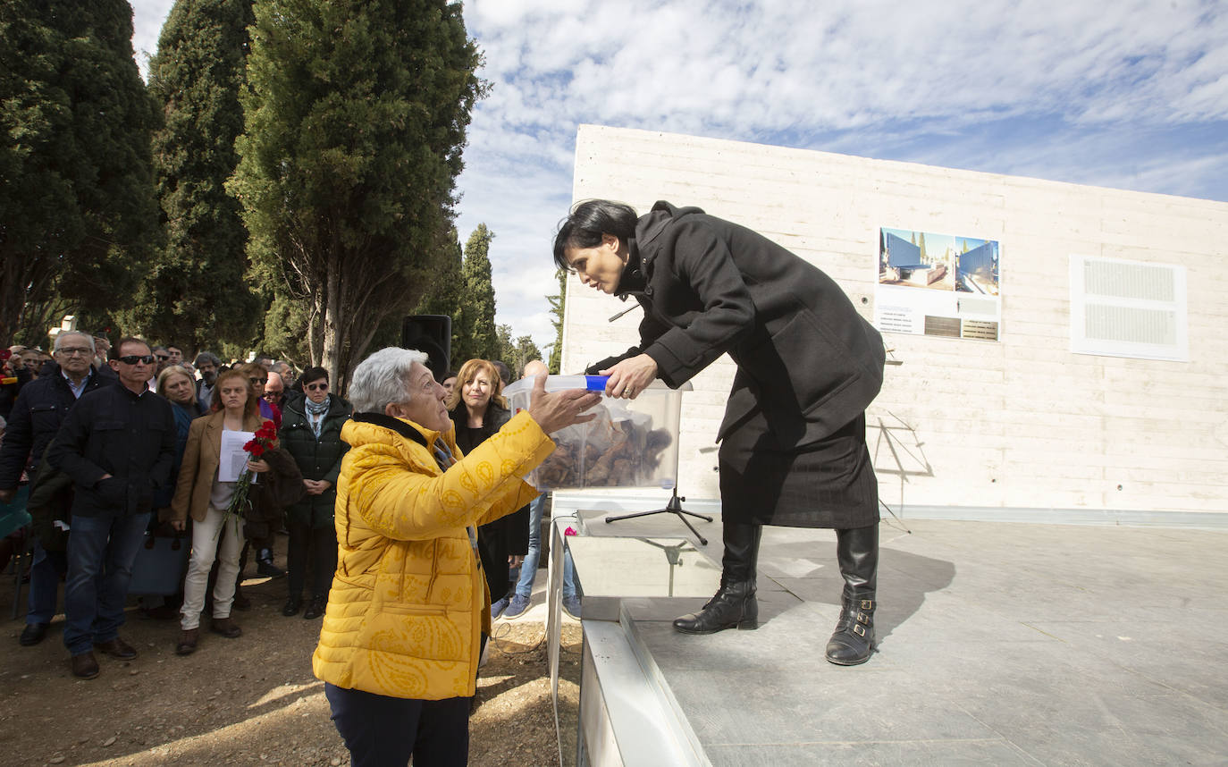 Fotos: Inauguración del Memorial del cementerio de El Carmen de Valladolid