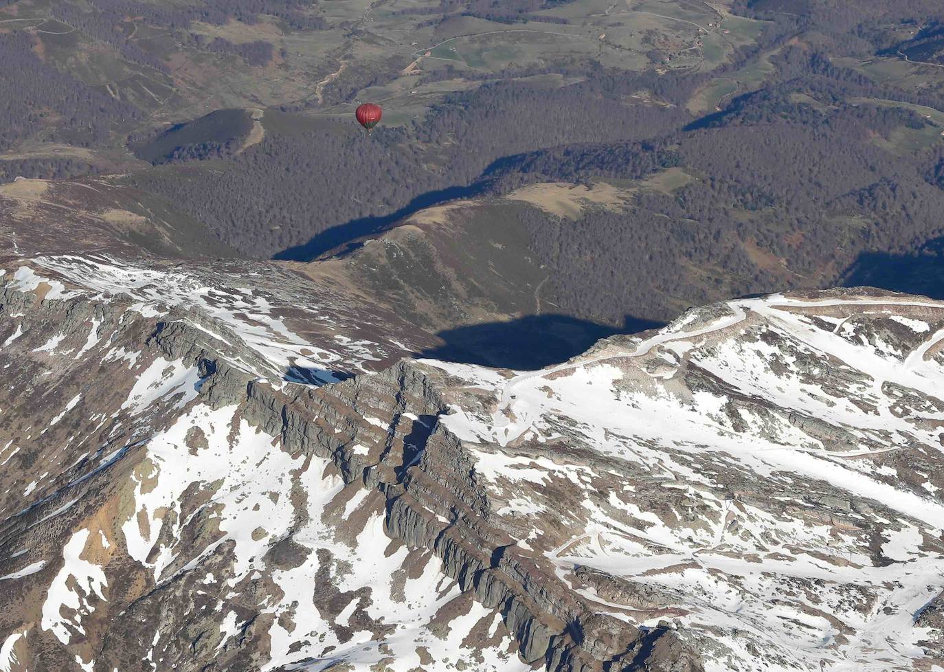 Fotos: Las espectaculares imágenes que deja la Travesía en globo por los Picos