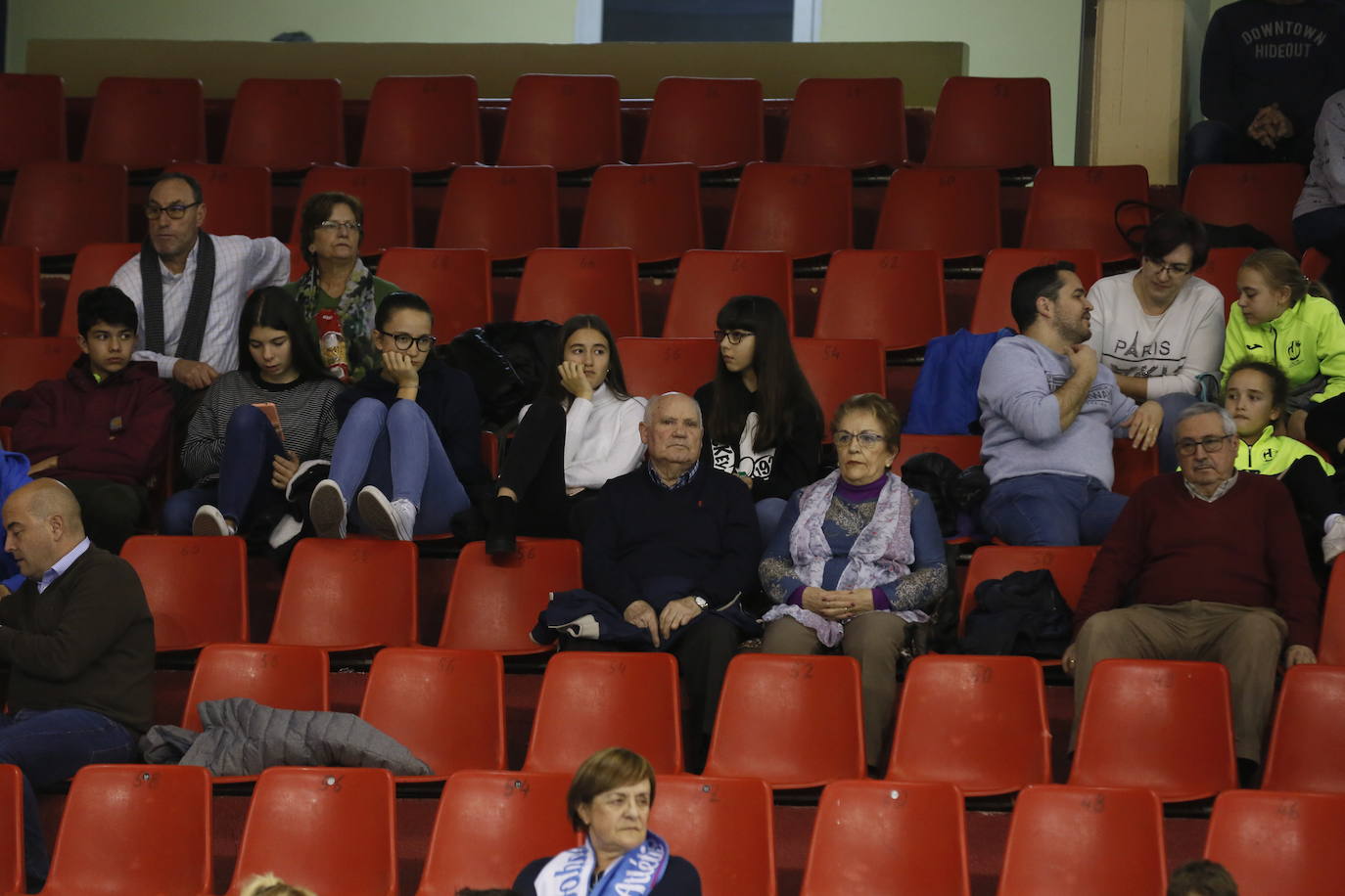 Fotos: Búscate en la grada del partido de balonmano entre Recoletas Atlético Valladolid y ABANCA Ademar León