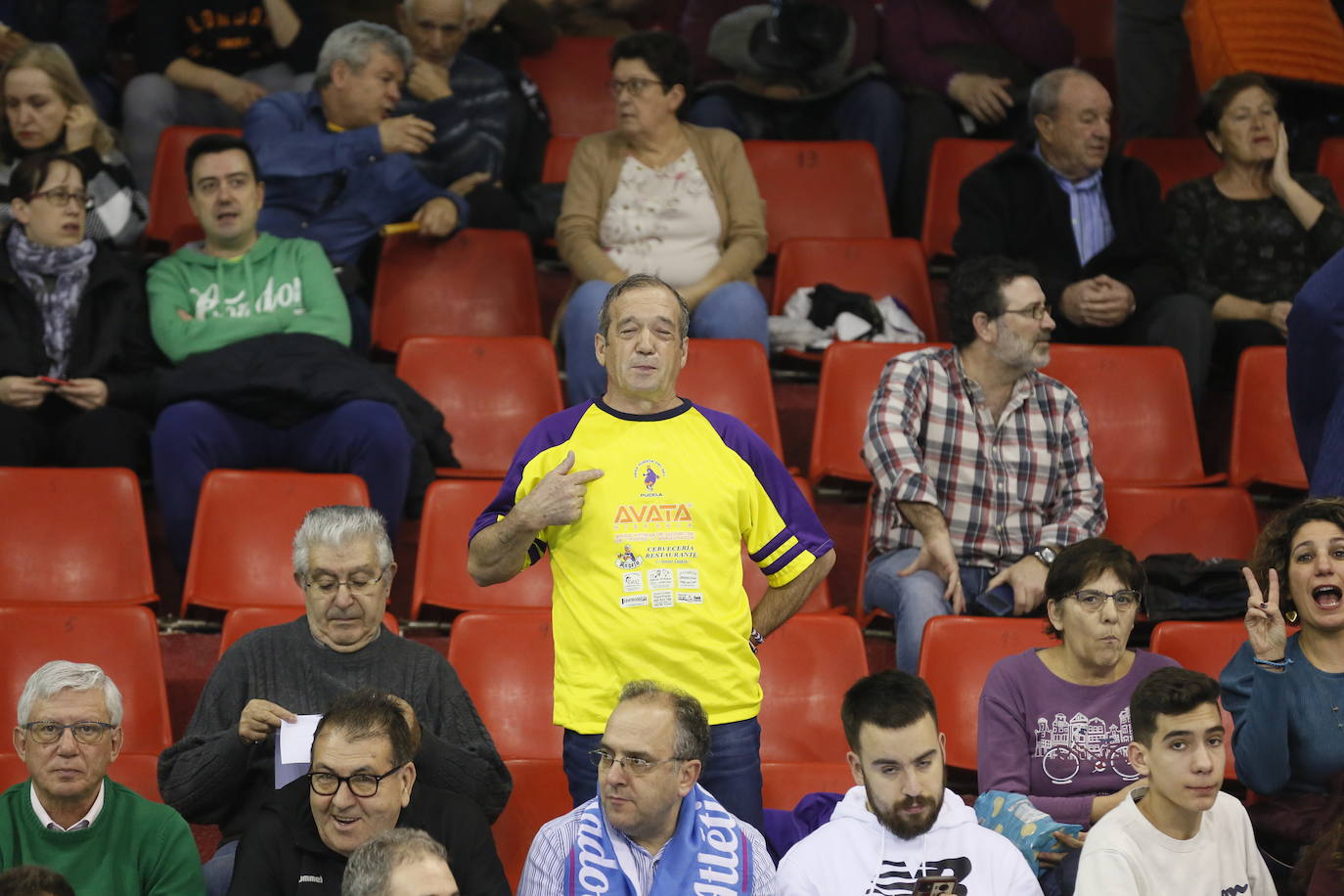 Fotos: Búscate en la grada del partido de balonmano entre Recoletas Atlético Valladolid y ABANCA Ademar León