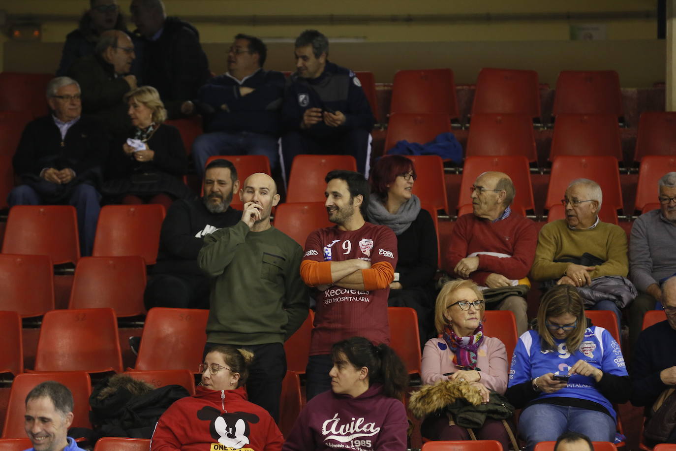 Fotos: Búscate en la grada del partido de balonmano entre Recoletas Atlético Valladolid y ABANCA Ademar León