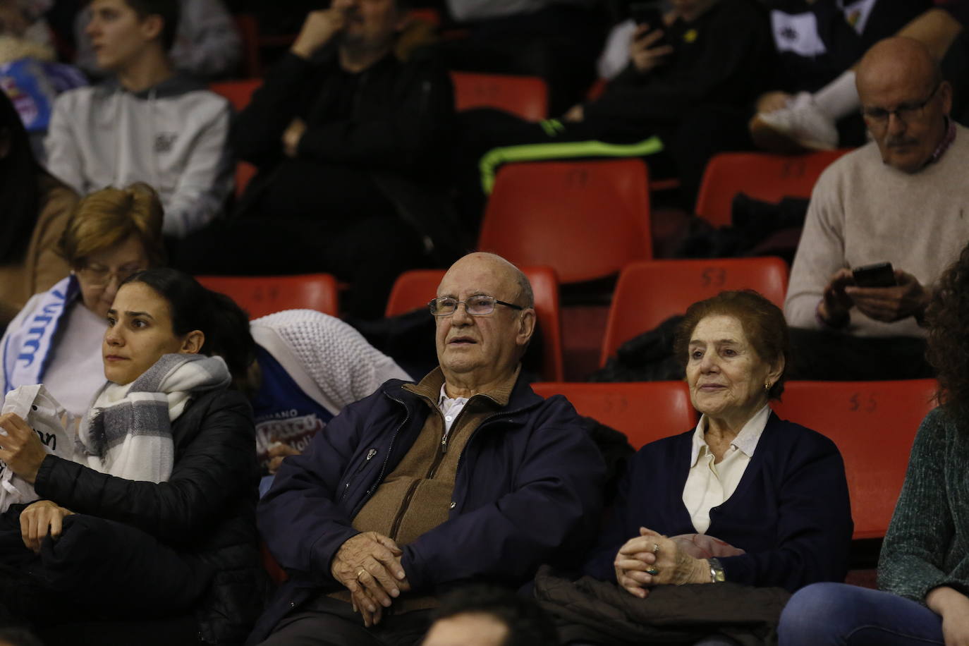 Fotos: Búscate en la grada del partido de balonmano entre Recoletas Atlético Valladolid y ABANCA Ademar León