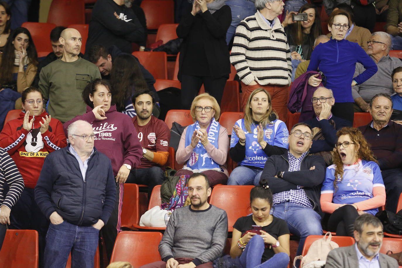 Fotos: Búscate en la grada del partido de balonmano entre Recoletas Atlético Valladolid y ABANCA Ademar León