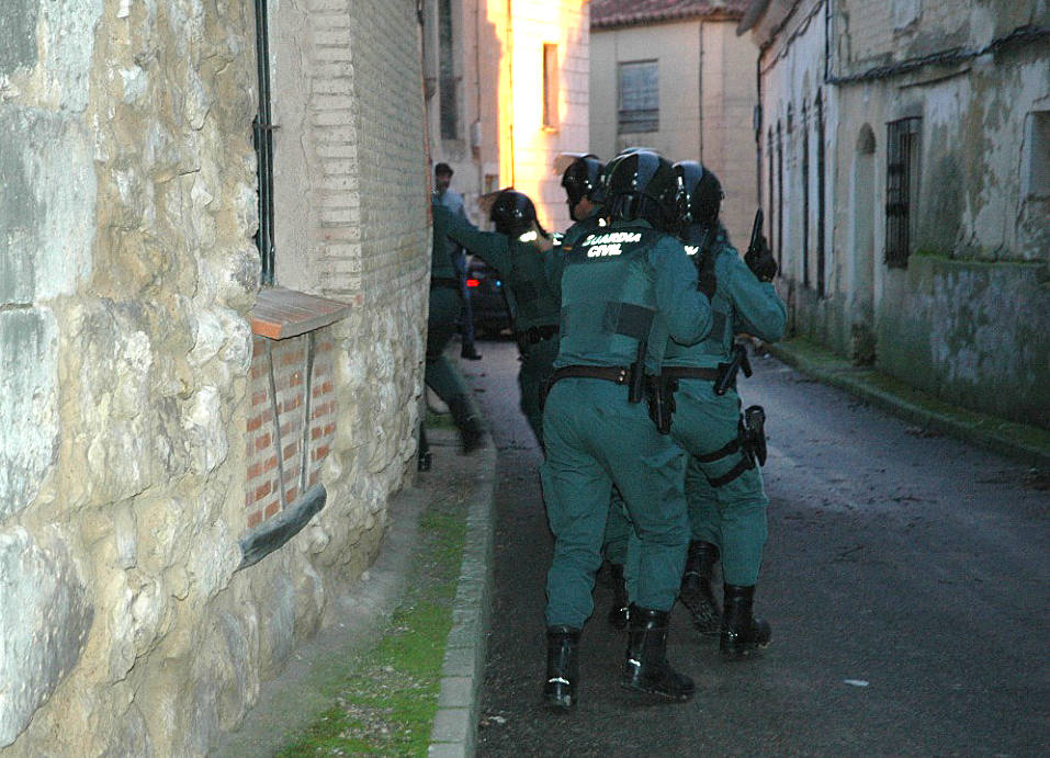 Se trata de una operación conjunta de la Policía Nacional, la Guardia Civil y la Ertzaintza que ha permitido desarticular una red criminal dedicada al tráfico de drogas a nivel europeo y que se ha saldado con múltiples detenidos.