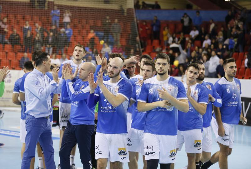 Ambos equipos ofrecieron un extraordinario espectáculo de balonmano sobre el parqué de Huerta del Rey. Ganaron los leoneses porque son más equipo, porque tienen más fondo de armario y porque Cadenas sabe manejar los partidos como nadie, incluyendo en ello el acogotamiento a los árbitros.