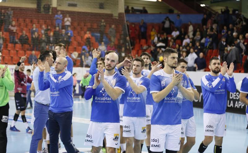 Ambos equipos ofrecieron un extraordinario espectáculo de balonmano sobre el parqué de Huerta del Rey. Ganaron los leoneses porque son más equipo, porque tienen más fondo de armario y porque Cadenas sabe manejar los partidos como nadie, incluyendo en ello el acogotamiento a los árbitros.