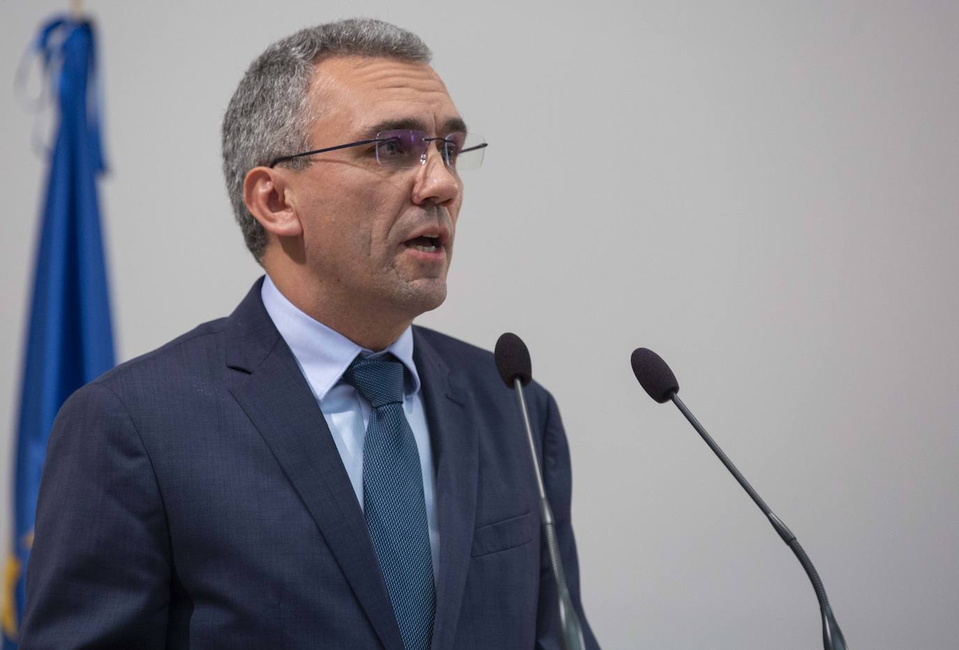 En el patio de butacas se encontraban los sindicatos, universidades, organizaciones agrarias, rivales políticos como Martín Fernández (edil de Cs en Valladolid) y Javier García Bartolomé (concejal de Vox en Valladolid), los vicepresidentes de la Diputación Guzmán Gómez y Víctor Alonso o el alcalde de la ciudad, Óscar Puente.