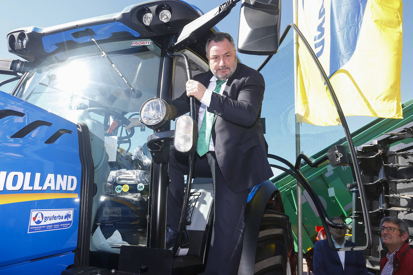 El presidente de la Diputación de León, Eduardo Morán, asiste a la inauguración de la Feria de Febrero de Valencia de Don Juan, en León.