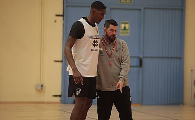 Esteban Martín ejerció de anfitrión ante la ausencia de Hugo López, con la selección de Suecia. 
