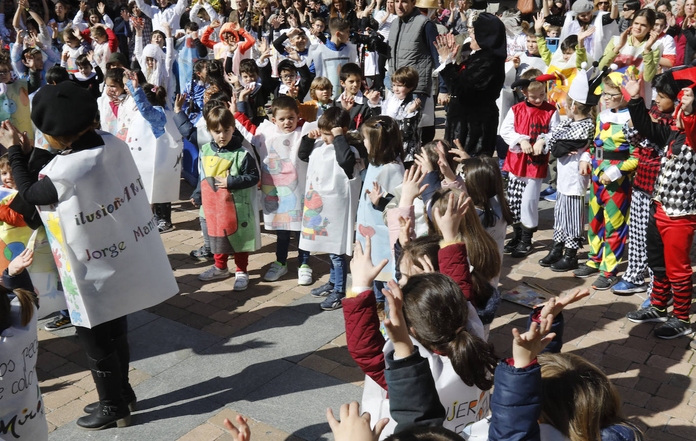 El colegio Jorge Manrique de Palencia vive el carnaval. 