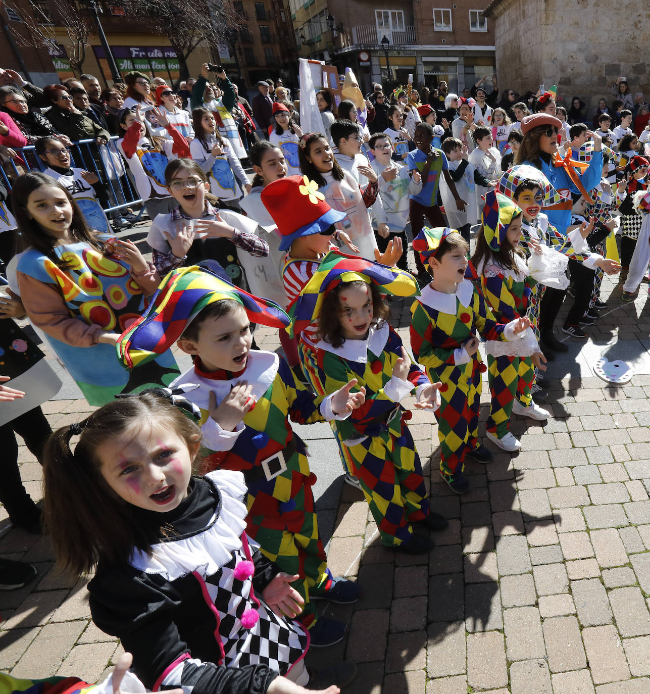 El colegio Jorge Manrique de Palencia vive el carnaval. 