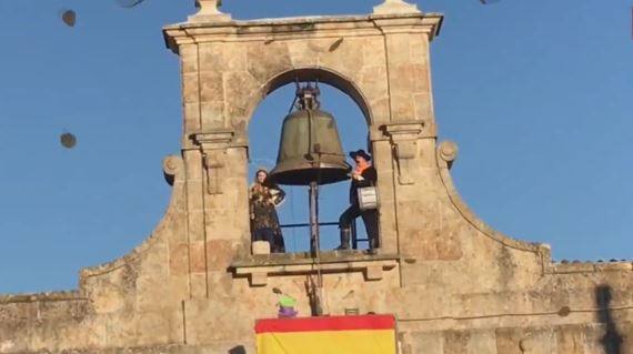 Momento del campanazo en Ciudad Rodrigo.