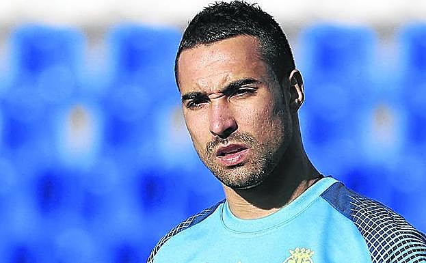 Sergio Asenjo, el portero palentino del Villarreal, en un calentamiento. 
