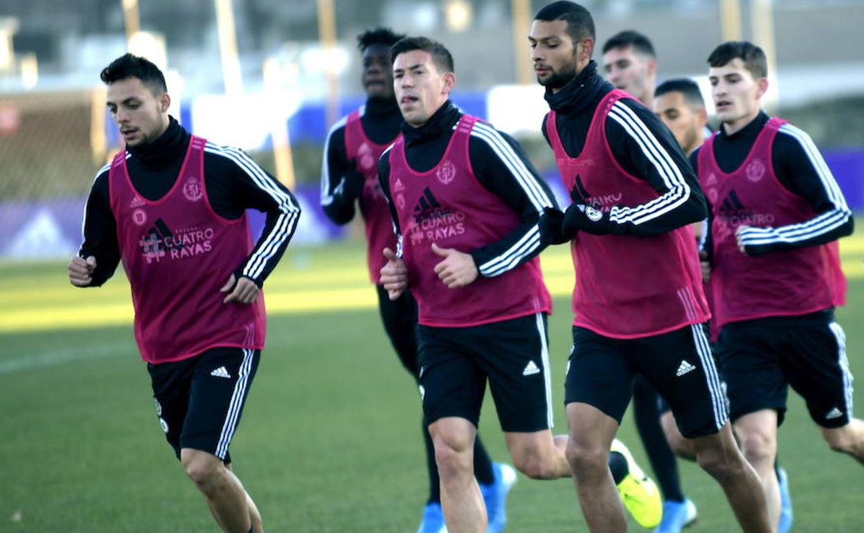 Los jugadores del Real Valladolid, durante un entrenamiento. 